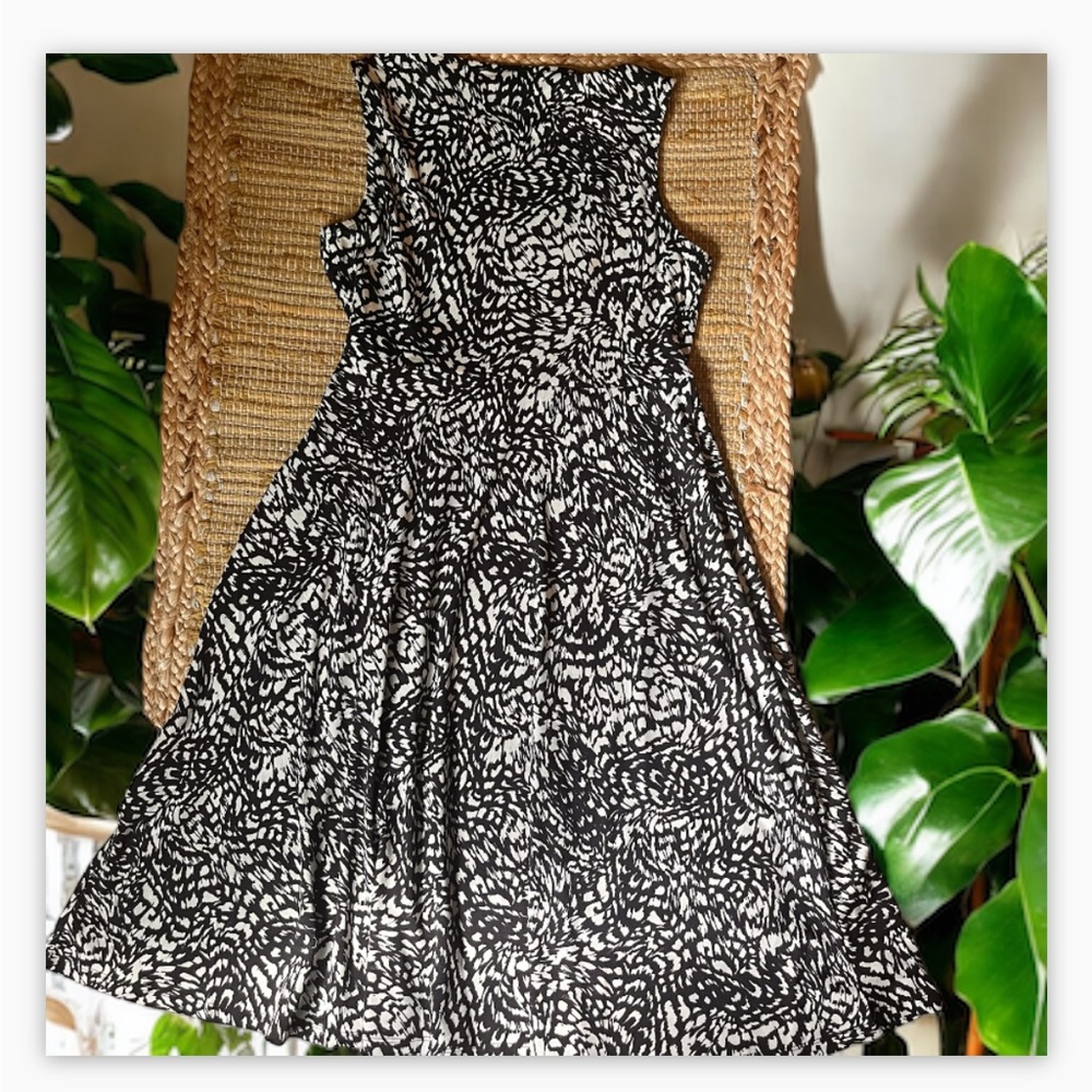 LM Floral Black& Cream Faux Wrap dress -NWOT-Sz M☀️🖤 - Picture 5 of 5